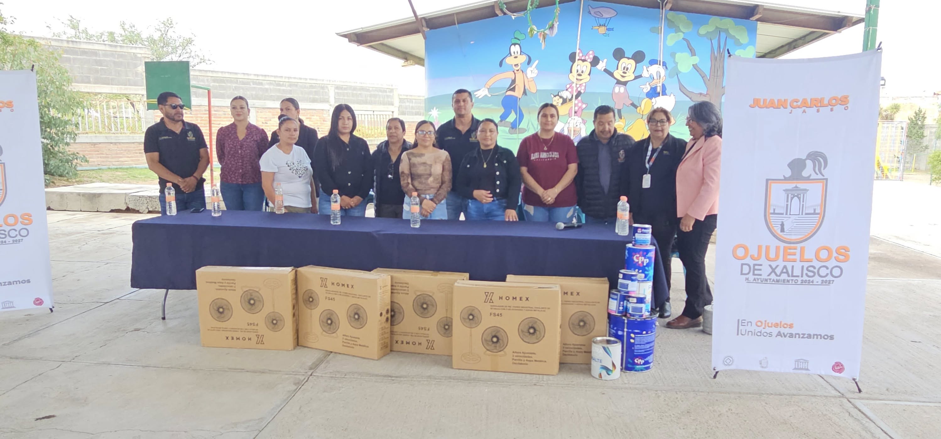 Entrega de apoyos del Programa Peso a Peso en el Kinder Estefanía Castañeda